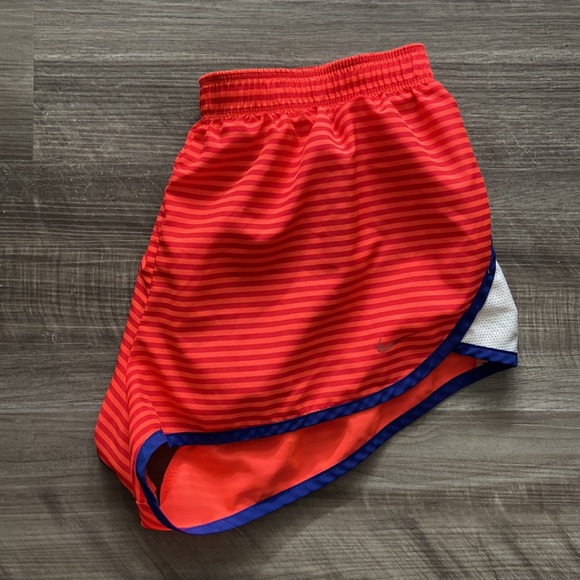 Nike Stripe Athletic Shorts - Picture 3 of 3